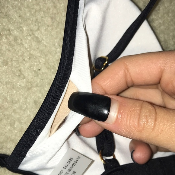 🤩PINK VS Triangle Bikini Top - Picture 4 of 4